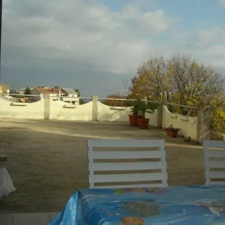 Dminic * Vrbnik (Primorje-Gorski Kotar)
